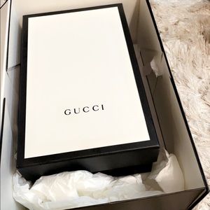 Authentic Gucci ace sneaker w/bee.